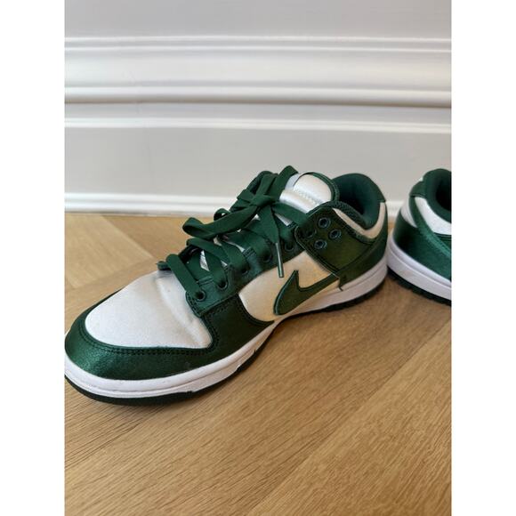NIKE- Dunk Low Varsity Satin Green and White - US 7 - Picture 6 of 14